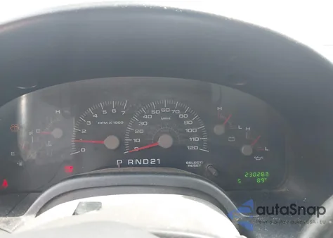 2003 Ford Expedition Xlt из США, поврежденный, VIN 1FMRU15W83LC60580